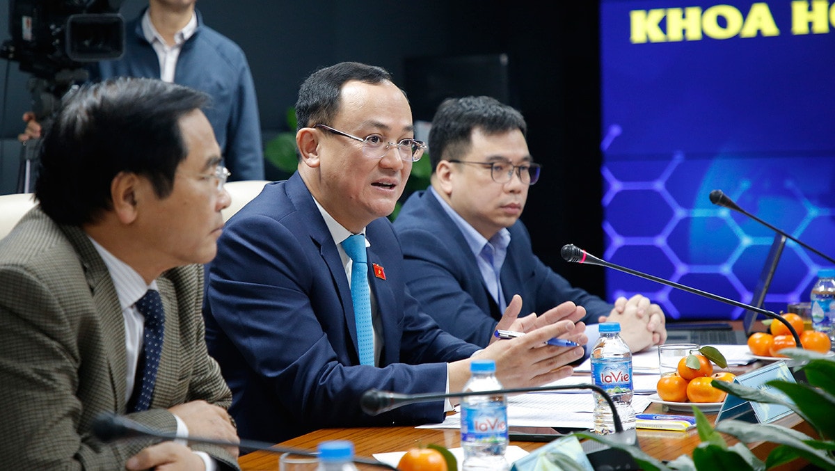 Ủy viên Thường trực Ủy ban Khoa học, Công nghệ và Môi trường Nguyễn Ngọc Sơn: Đột phá để khoa học, công nghệ đổi mới sáng tạo đã trở thành động lực chủ yếu cho kinh tế phát triển nhanh, bền vững. Tuy nhiên, trước thách thức đặt ra cho cuộc cách mạng công nghiệp lần thứ 4 và quá trình hội nhập quốc tế, chúng ta hãy nhìn lại những con số.