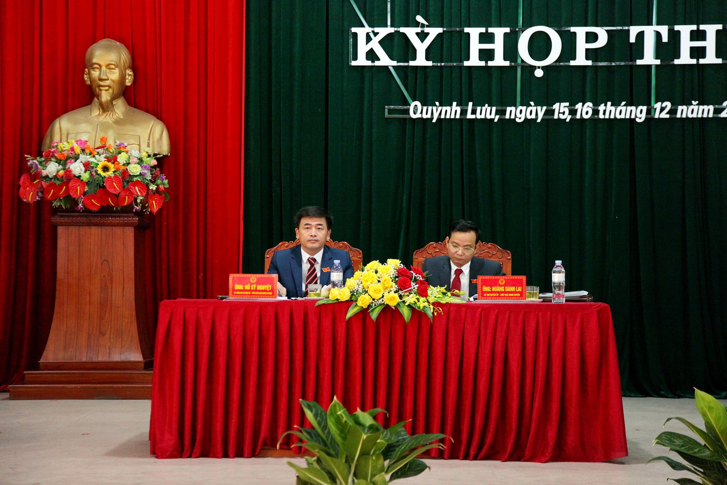 Chủ tọa kỳ họp Khai mạc Kỳ họp thứ 8, HĐND huyện Quỳnh Lưu Khoá XX -0