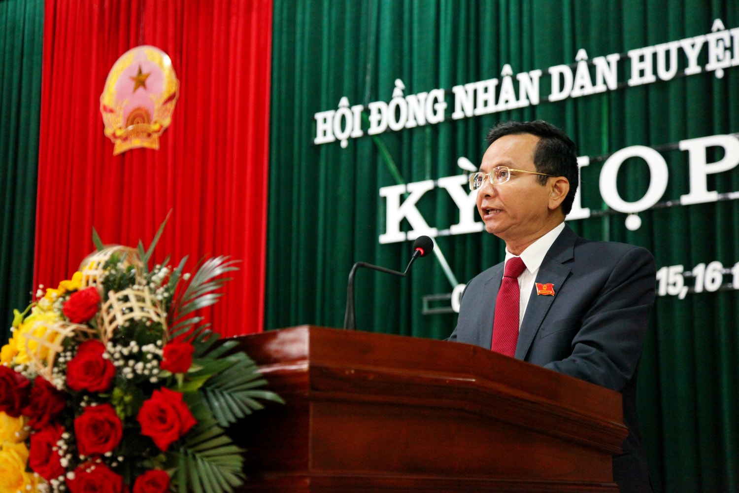 Bí thư Huyện uỷ, Chủ tịch HĐND huyện Hoàng Danh Lai phát biểu khai mạc kỳ họp Khai mạc Kỳ họp thứ 8, HĐND huyện Quỳnh Lưu Khoá XX -0
