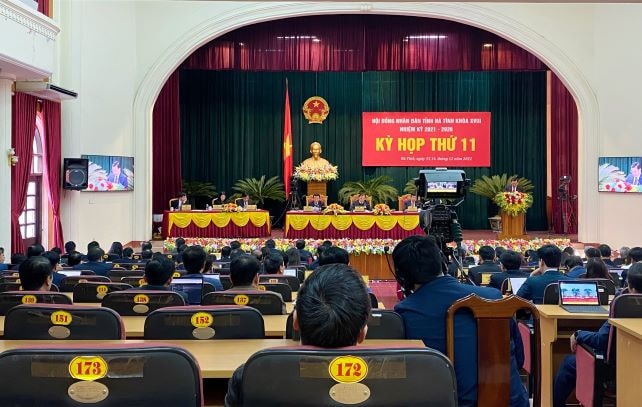Toàn cảnh kỳ họp Hà Tĩnh: Thu ngân sách năm 2022 đạt 16.900 tỷ đồng -0