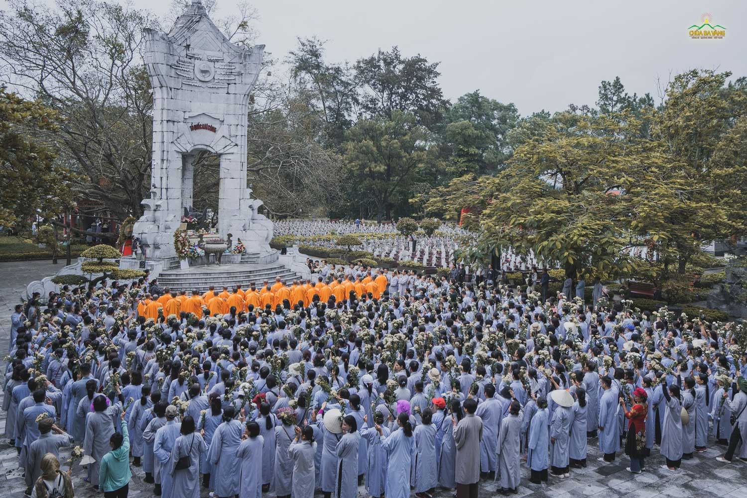 Chư Tăng, Phật tử chùa Ba Vàng dâng hương tại Thành cổ Quảng Trị và Nghĩa trang liệt sĩ Quốc gia Trường Sơn -0