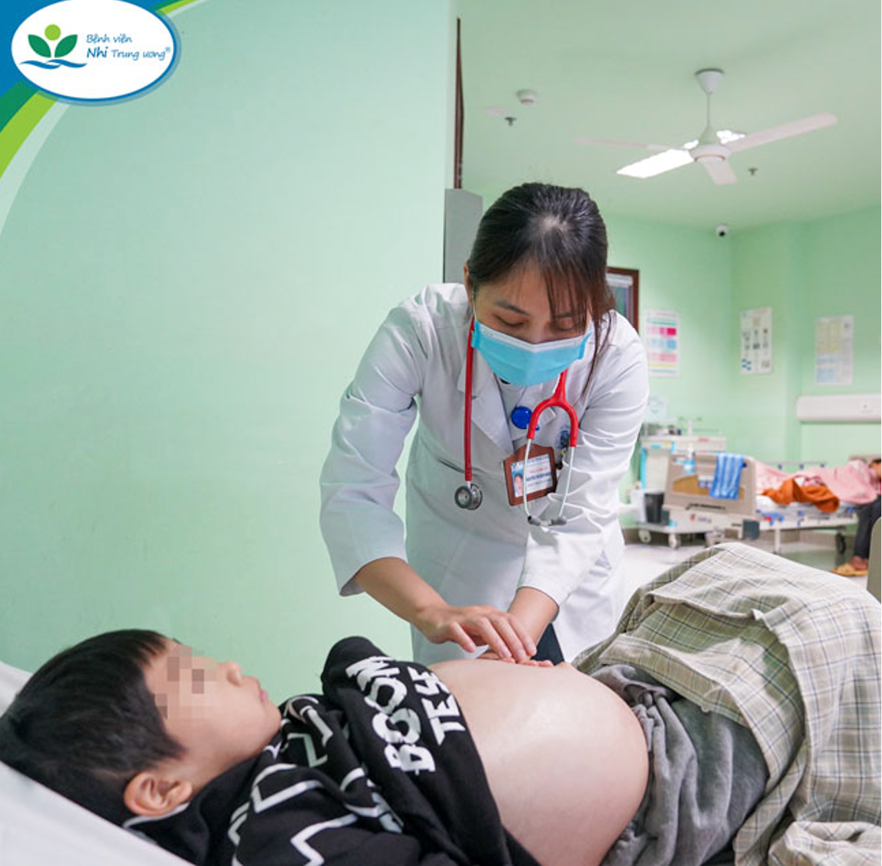 Trẻ nguy kịch vì bố mẹ tự điều trị bằng thuốc Nam không rõ nguồn gốc -0