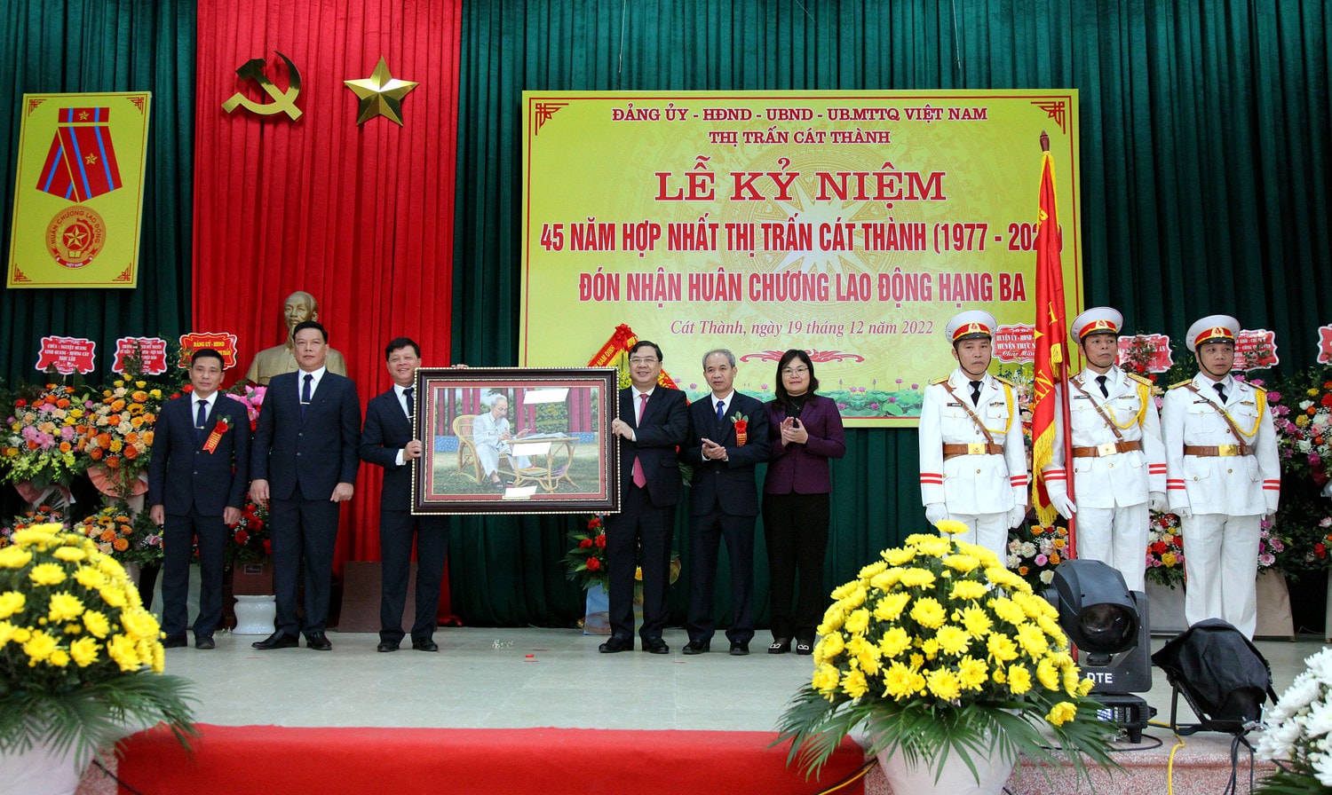 Đón nhận Huân chương Lao động hạng Ba -0