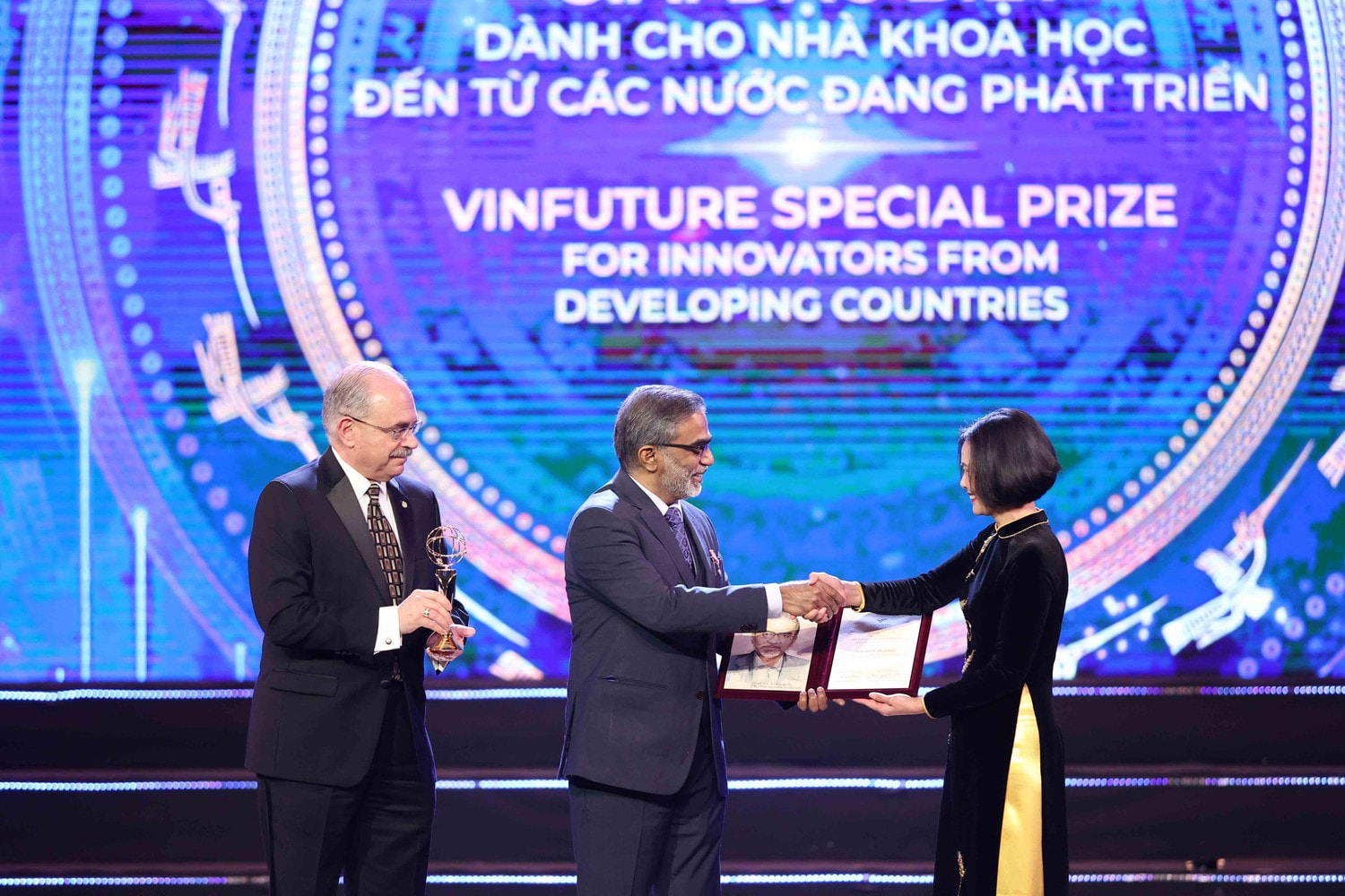 VinFuture 2022 vinh danh 4 công trình khoa học “Hồi sinh và Tái thiết” thế giới -0