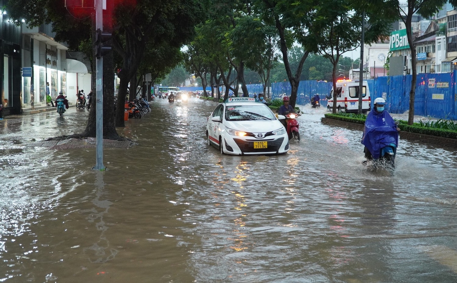 TP. Hồ Chí Minh: Đồng bộ nhiều giải pháp nhằm ứng phó ngập lụt -0