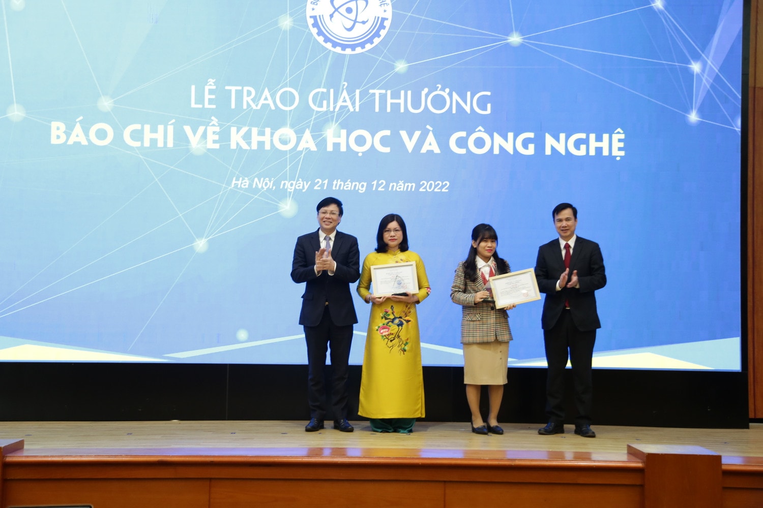 Bộ Khoa học và Công nghệ trao Giải thưởng báo chí về khoa học và công nghệ năm 2021 ảnh 4 Bộ Khoa học và Công nghệ tổ chức Lễ trao Giải thưởng báo chí về khoa học và công nghệ năm 2021 -0