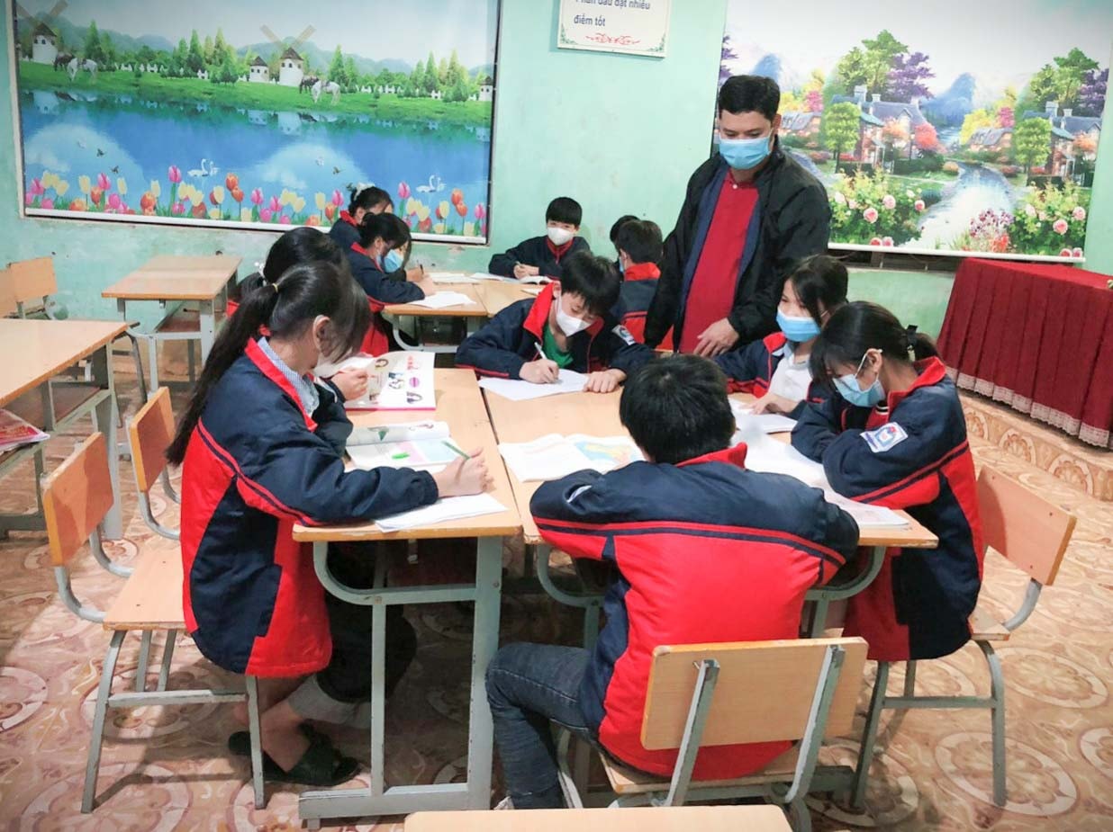 Người thầy không chỉ dạy chữ cho học sinh dân tộc -0