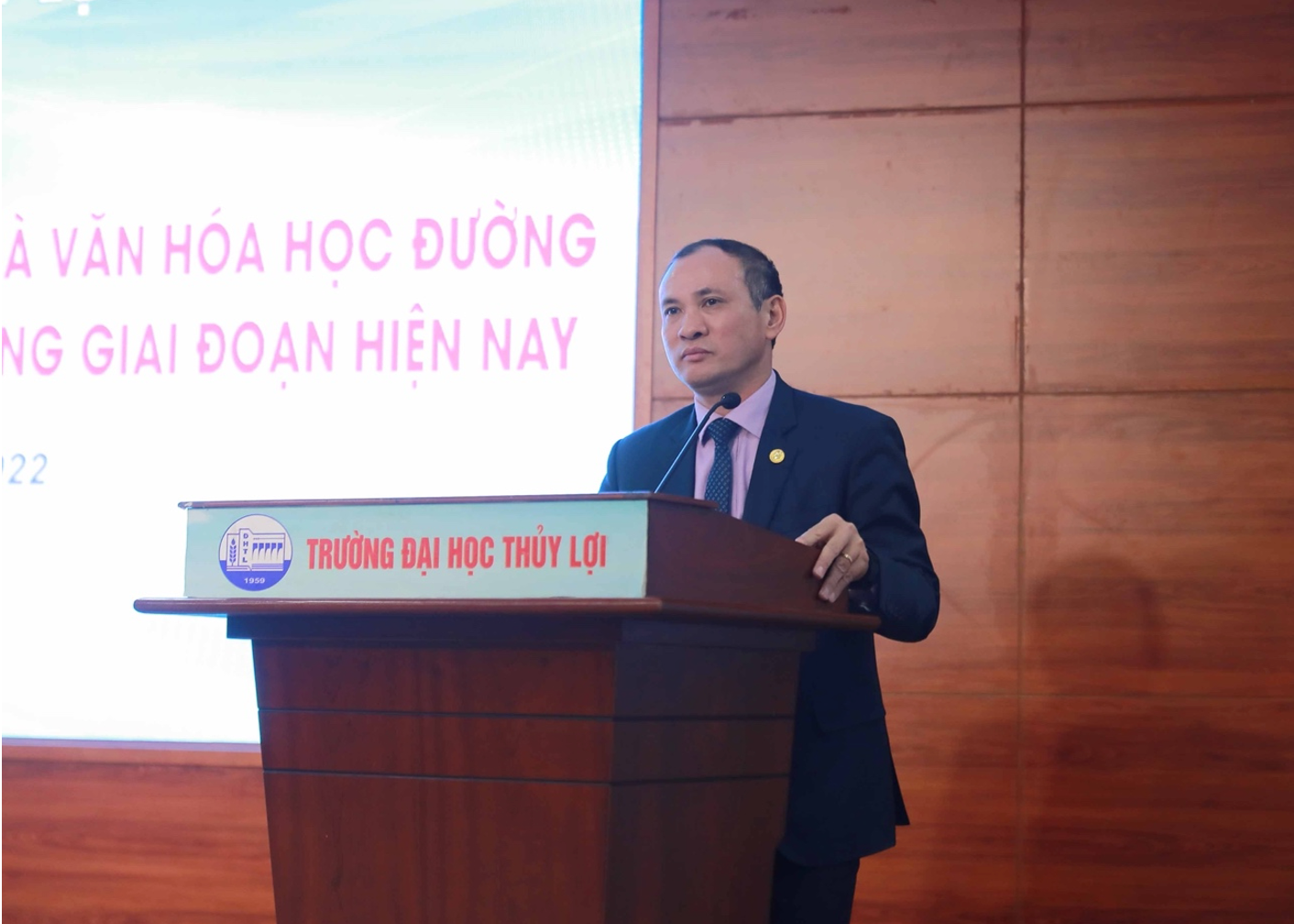 Tăng cường văn hoá ứng xử cho sinh viên -0