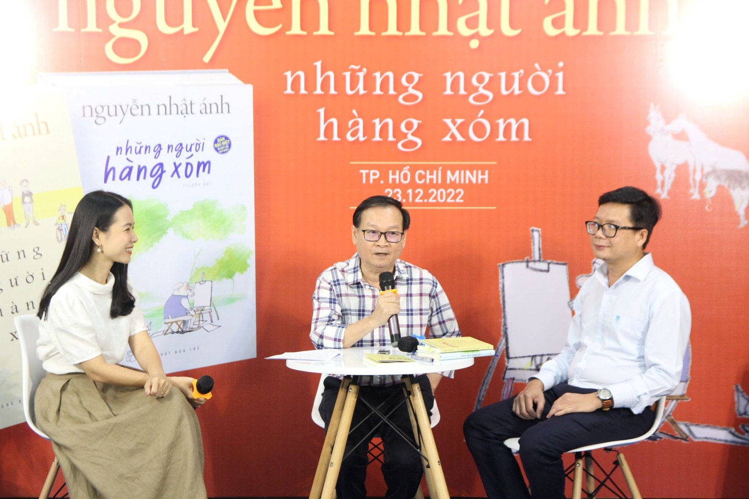 Nhà văn Nguyễn Nhật Ánh chia sẻ nhân dịp ra mắt tác phẩm mới. Ảnh: NXB Trẻ Nhà văn Nguyễn Nhật Ánh ra mắt tác phẩm mới “Những người hàng xóm” -0