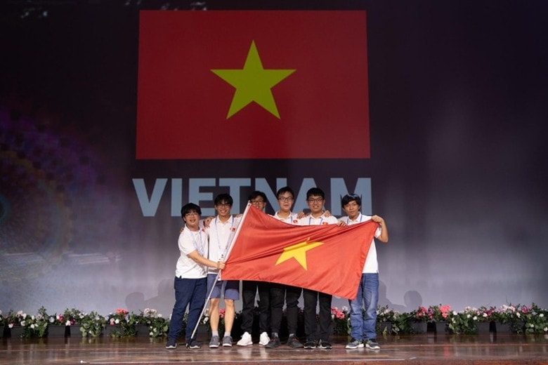 Năm 2022, học sinh Việt Nam “bội thu” đoạt 13 Huy chương Vàng kỳ thi Olympic quốc tế -0