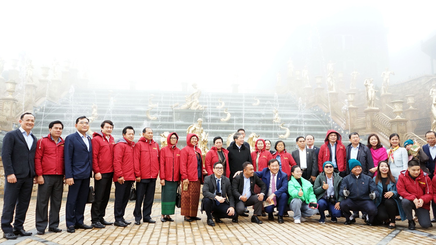 Phó Thủ tướng Campuchia Men Sam An cùng đoàn công tác tham quan khu du lịch Bà Nà Hills -0
