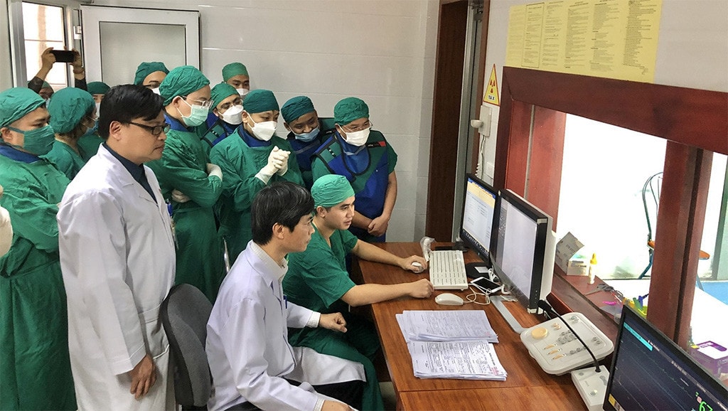 Bệnh viện Trung Ương Huế chuyển giao kỹ thuật điều trị bệnh nhân nhồi máu não cấp cho Bệnh viện Đa khoa Hà Tĩnh 