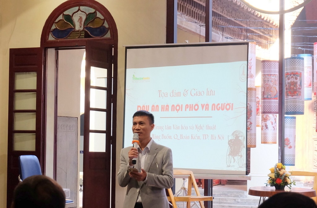 Giám đốc Công ty TNHH Sách và Truyền thông Việt Nam Đỗ Kim Cơ phát biểu tại tọa đàm Dấu ấn Hà Nội – Phố và Người -0
