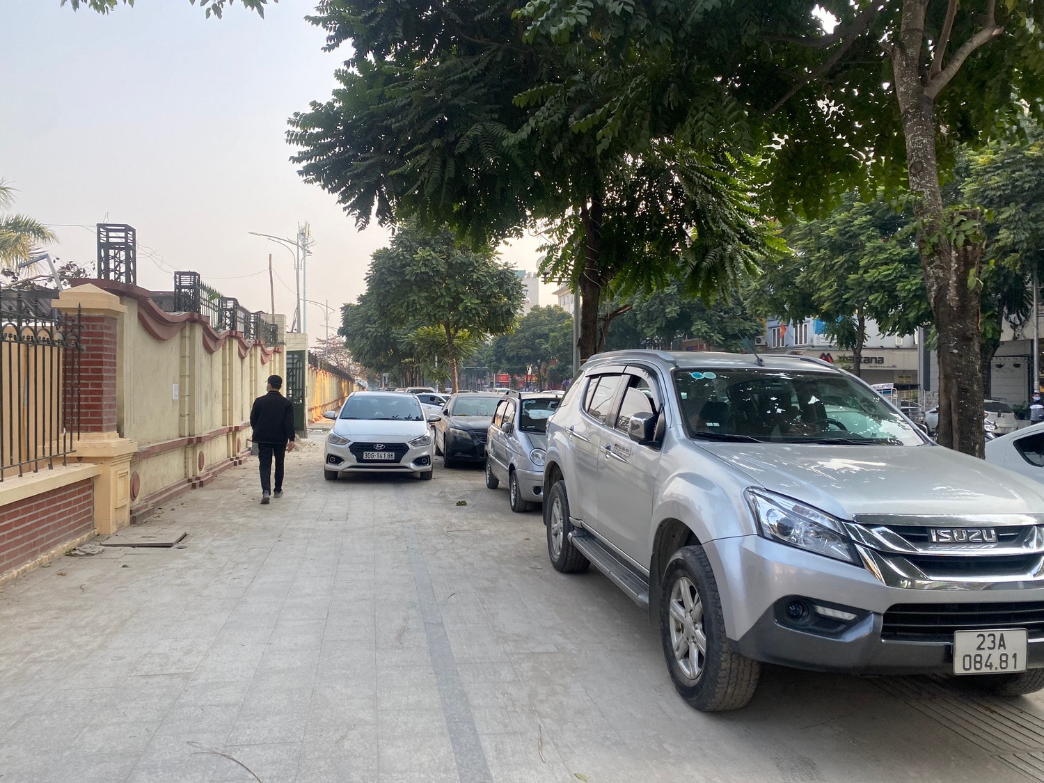 Hà Nội: Các điểm trông giữ xe ô tô trên vỉa hè sau chỉ đạo của Chủ tịch UBND thành phố -2