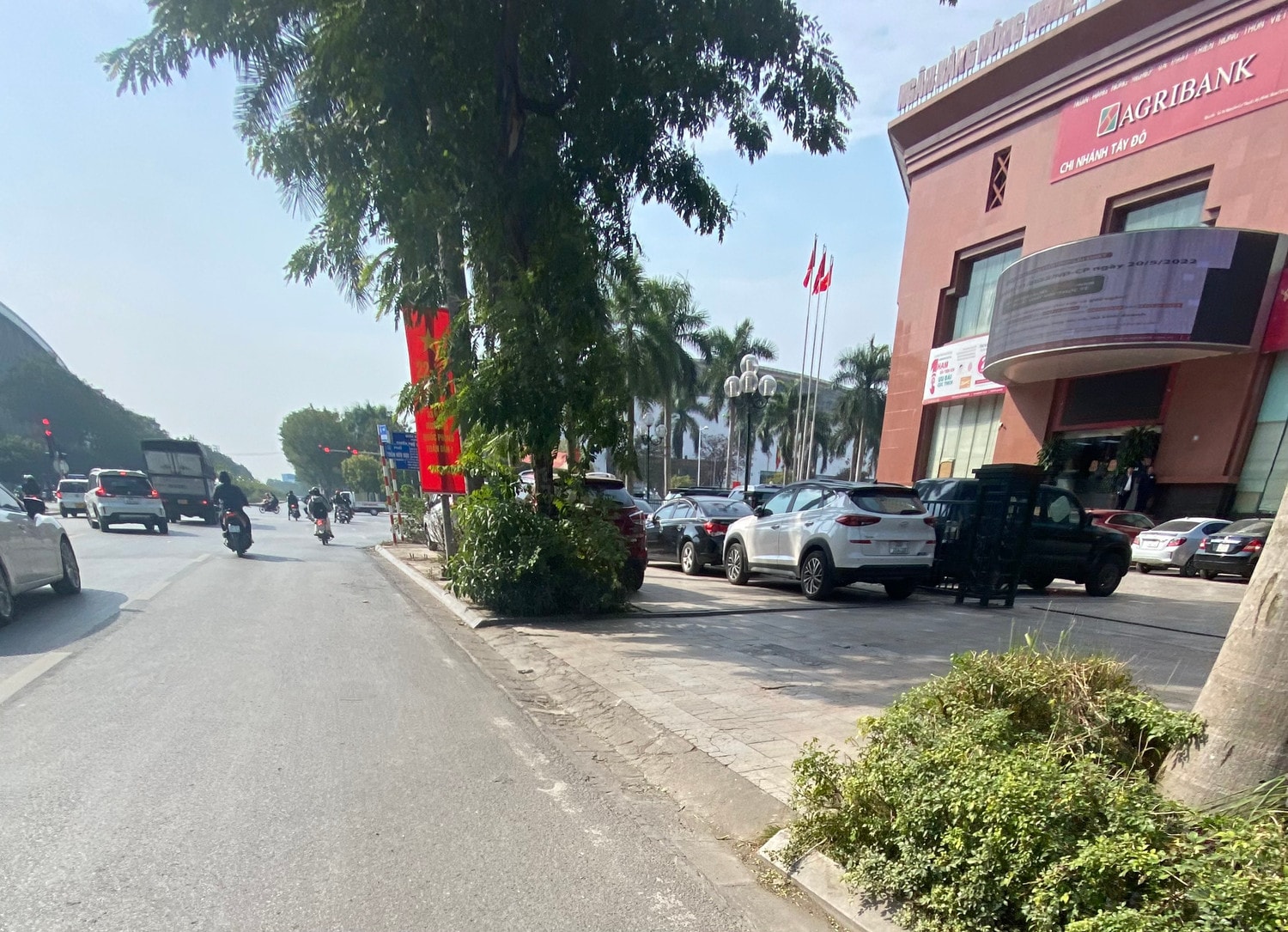 Hà Nội: Các điểm trông giữ xe ô tô trên vỉa hè sau chỉ đạo của Chủ tịch UBND thành phố
