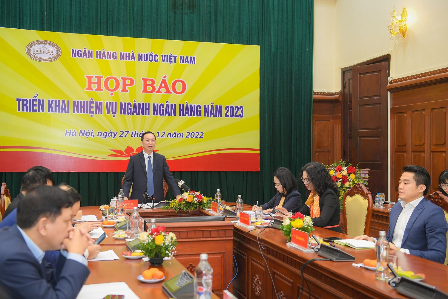 Huy động vốn tăng 6%, tín dụng tăng gần 13% -0