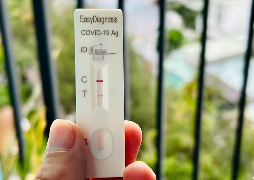 Qua thanh tra phát hiện một số gói thầu có dấu hiệu lợi dụng dịch bệnh, mua bán qua nhiều khâu trung gian để nâng giá bán cao bất thường. Hàng loạt bệnh viện sử dụng ngân sách không rõ ràng trong mua sắm vật tư y tế chống dịch