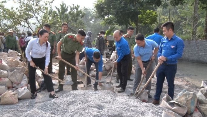 Sắc Xuân trên bản Dao Suối Rèo -0