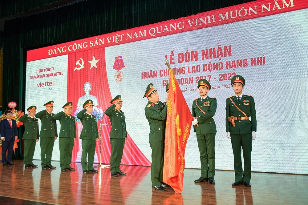 Viettel Post vinh dự đón nhận Huân chương lao động hạng nhì -0