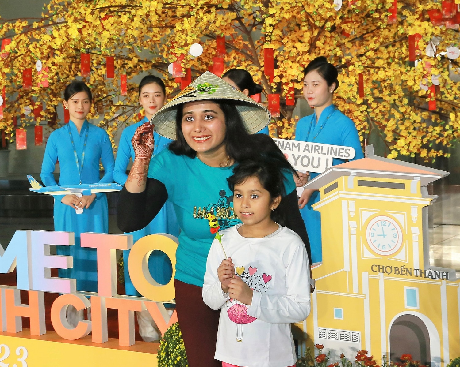 Vietnam Airlines cùng các tỉnh thành đồng loạt đón khách đầu tiên của năm 2023 -0