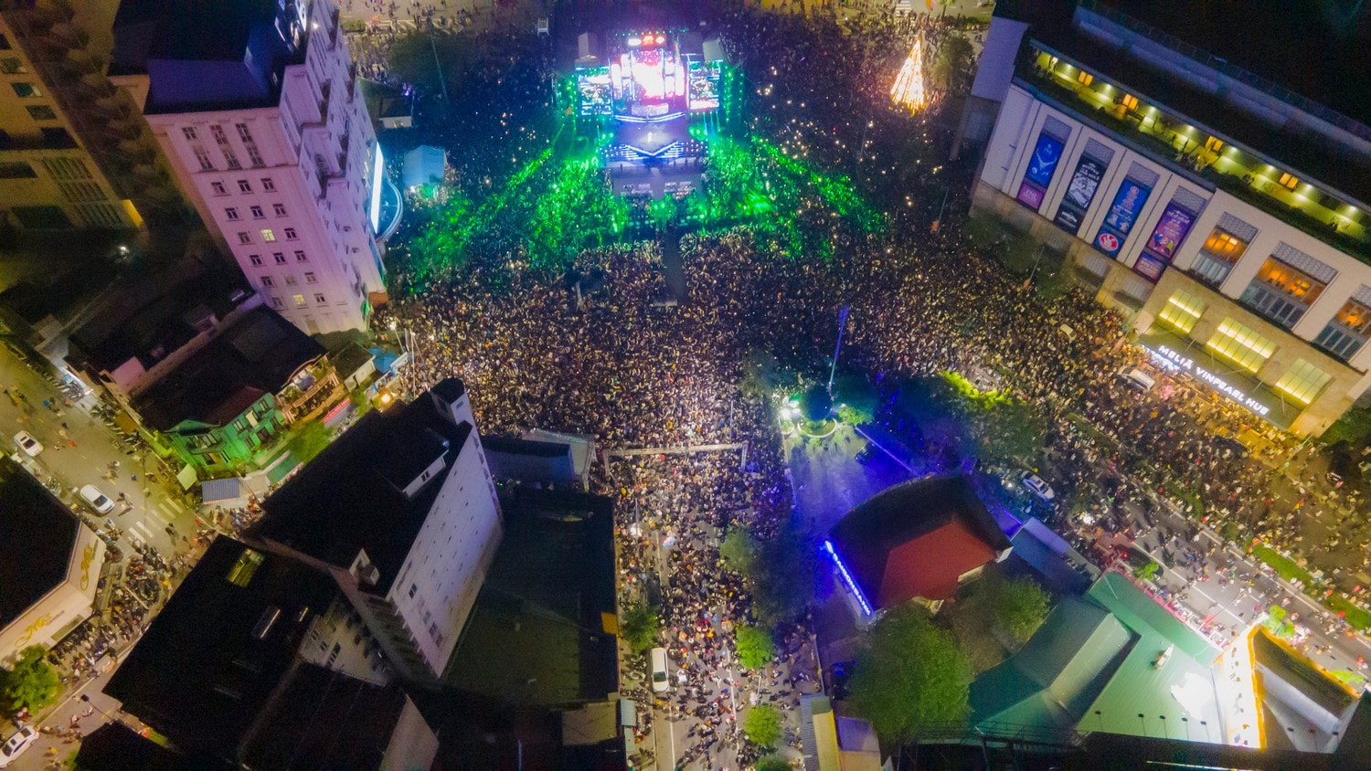 Sôi động Countdown - Chào năm mới 2023 tại Huế -0