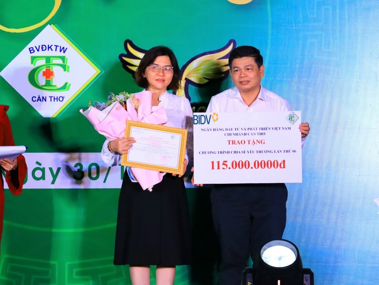 Bệnh viện Đa khoa Trung ương Cần Thơ: Chia sẻ yêu thương -0
