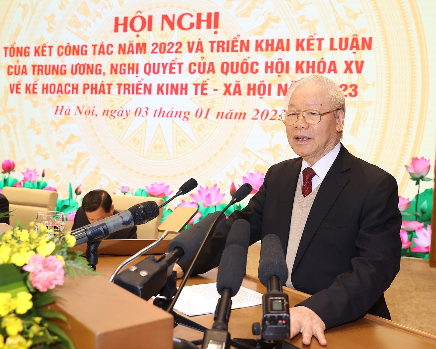 Cả nước chung sức đồng lòng, nỗ lực phấn đấu, tranh thủ mọi thời cơ và thuận lợi, vượt qua mọi khó khăn và thách thức, thực hiện thắng lợi kế hoạch phát triển kinh tế - xã hội năm 2023 -0