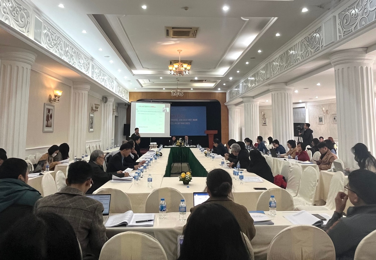 Toàn cảnh hội thảo “Diễn biến thị trường, giá cả ở Việt Nam năm 2022 và dự báo 2023”