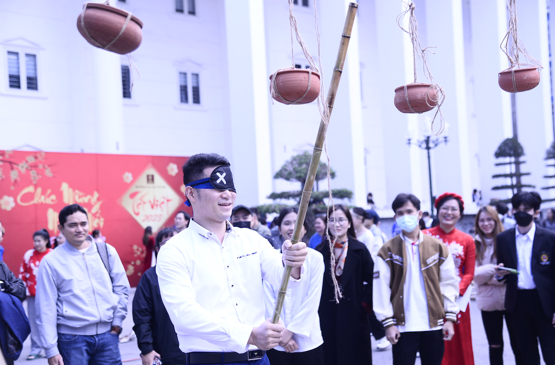 Sinh viên quốc tế trường Đại học Hà Nội sôi động trải nghiệm văn hoá Tết Việt -0