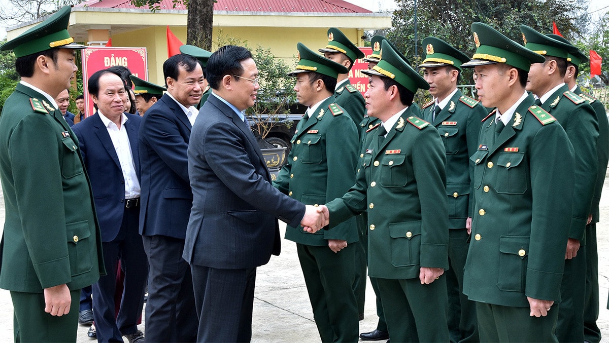 Chủ tịch Quốc hội Vương Đình Huệ thăm, chúc Tết Đồn Biên phòng Nhật Lệ, tỉnh Quảng Bình -7