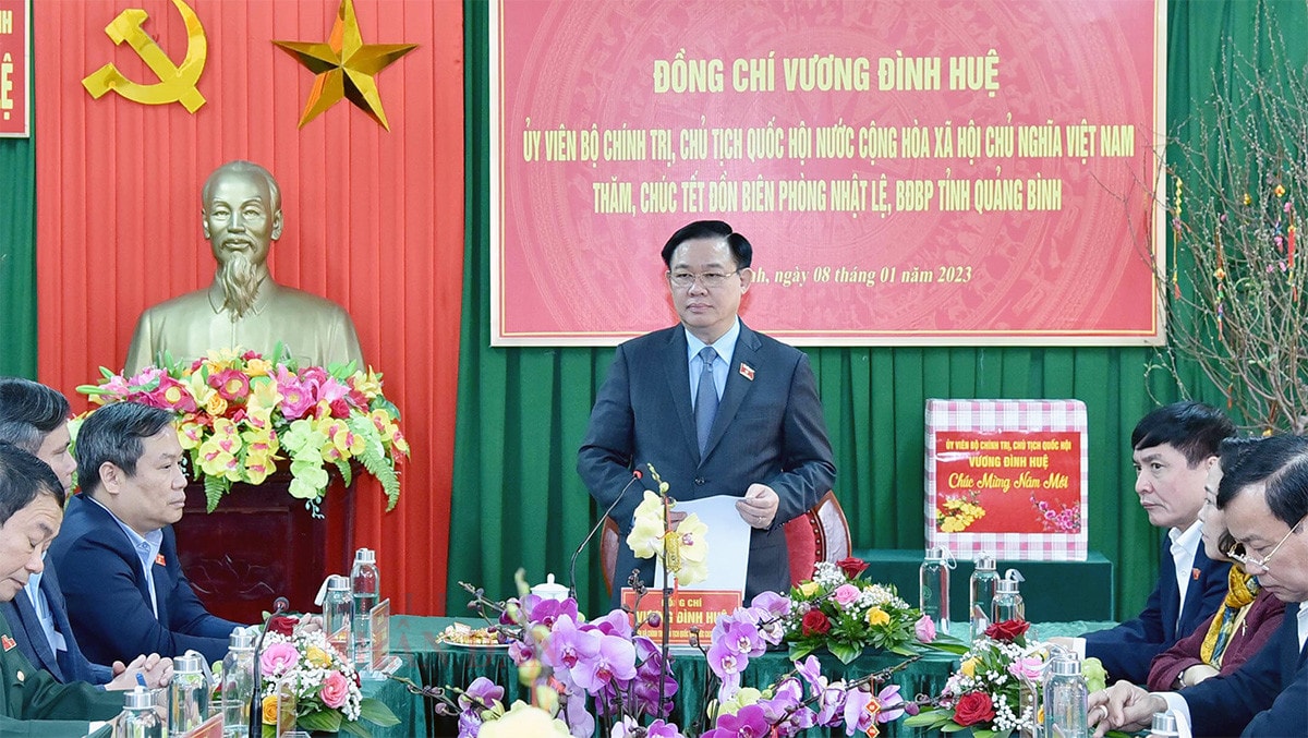 Chủ tịch Quốc hội Vương Đình Huệ thăm, chúc Tết Đồn Biên phòng Nhật Lệ, tỉnh Quảng Bình -0