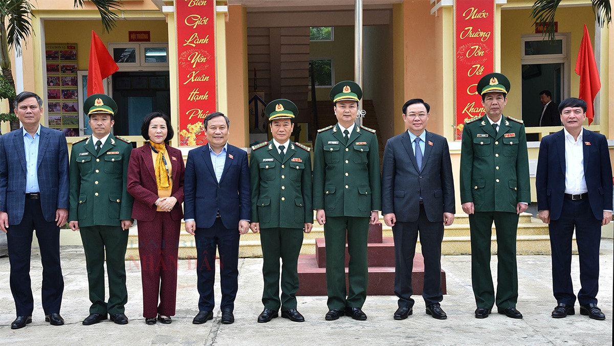 Chủ tịch Quốc hội Vương Đình Huệ thăm, chúc Tết Đồn Biên phòng Nhật Lệ, tỉnh Quảng Bình -4