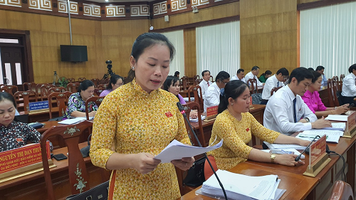 Đại biểu chất vấn tại Kỳ họp thứ 7, HĐND tỉnh Trà Vinh - ẢNH HỒNG LÝ