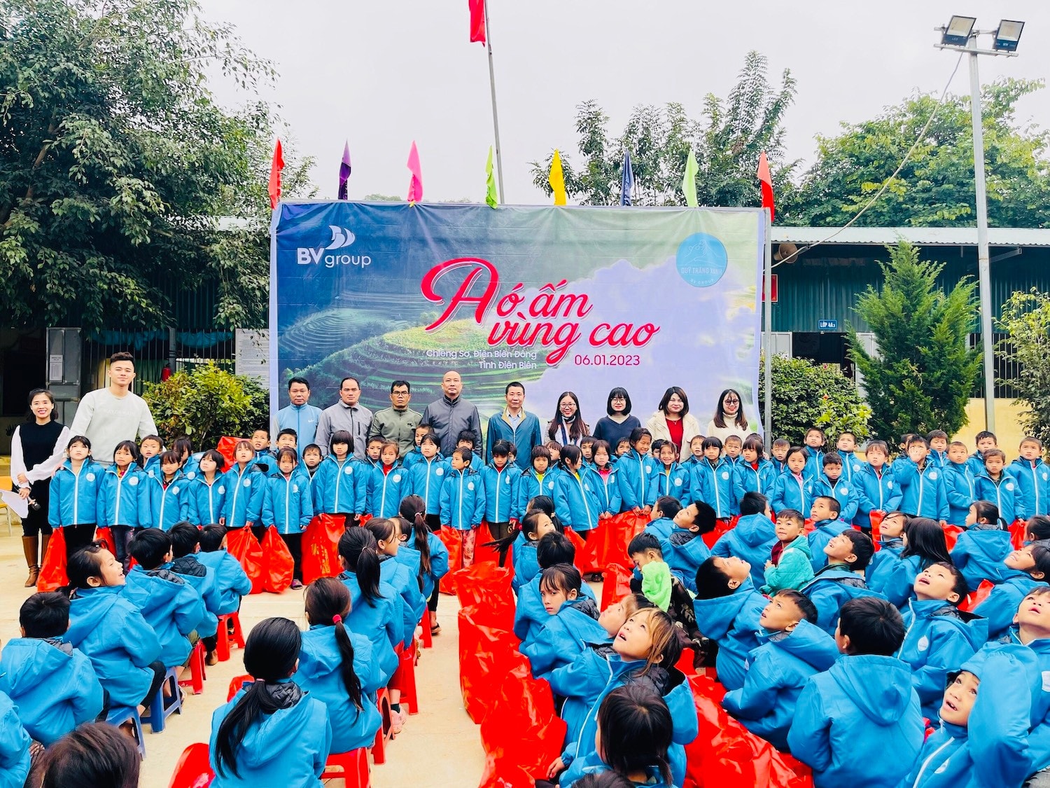 Quỹ Trăng Xanh mang hơi ấm tới vùng cao giá lạnh -0