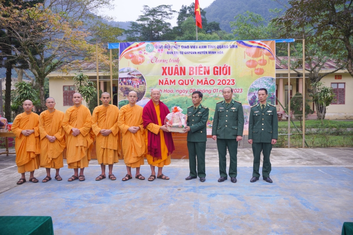 Ấm tình Xuân nơi vùng biên Minh Hóa -0