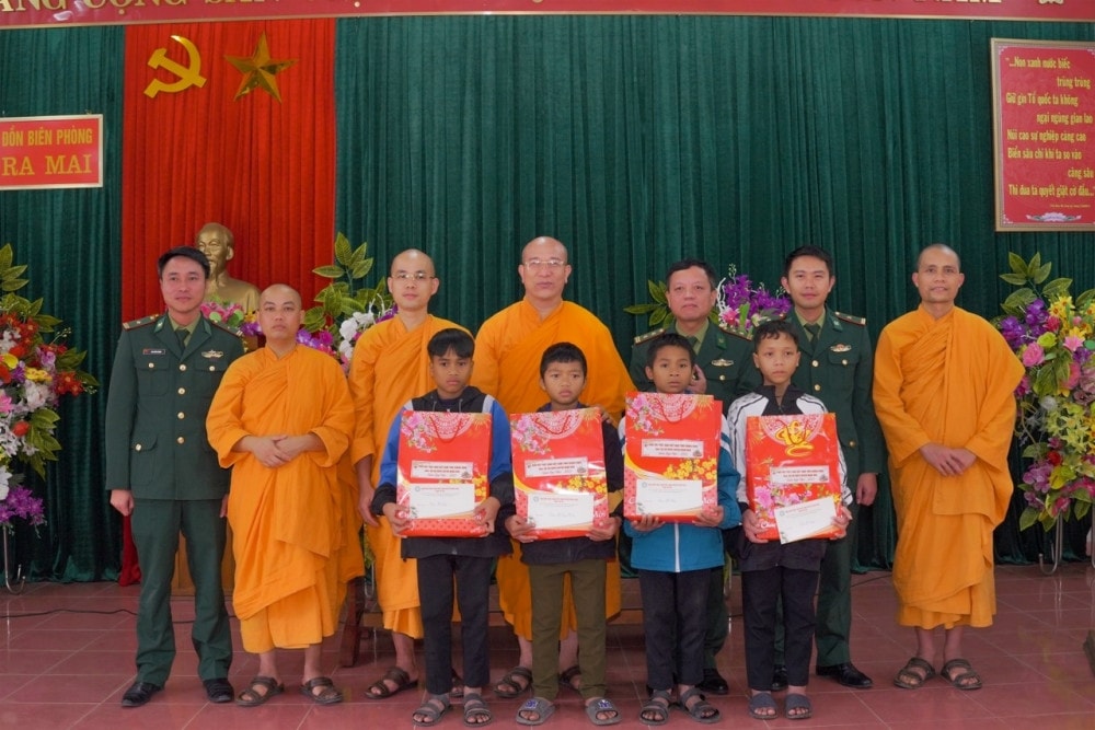Ấm tình Xuân nơi vùng biên Minh Hóa -0