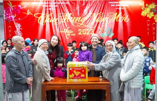 Sẻ chia vì nghĩa đồng bào -0