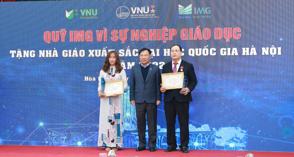  GS Nguyễn Đình Đức nhận Danh hiệu Nhà giáo tiêu biểu ĐH Quốc gia Hà Nội trị giá 300 triệu đồng -0