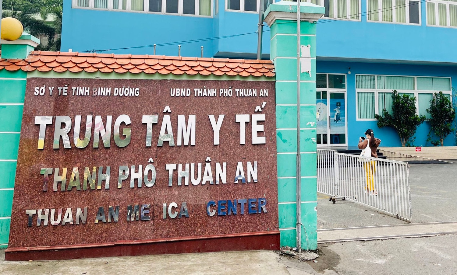 Trung tâm Y tế TP Thuận An bị kiện vì nợ hơn 100 tỷ đồng tiền mua sắm vật tư y tế chống tịch Covid-19 năm 2021. Trung tâm Y tế ở Bình Dương bị kiện vì nợ hơn 100 tỷ đồng tiền mua sắm vật tư y tế chống dịch