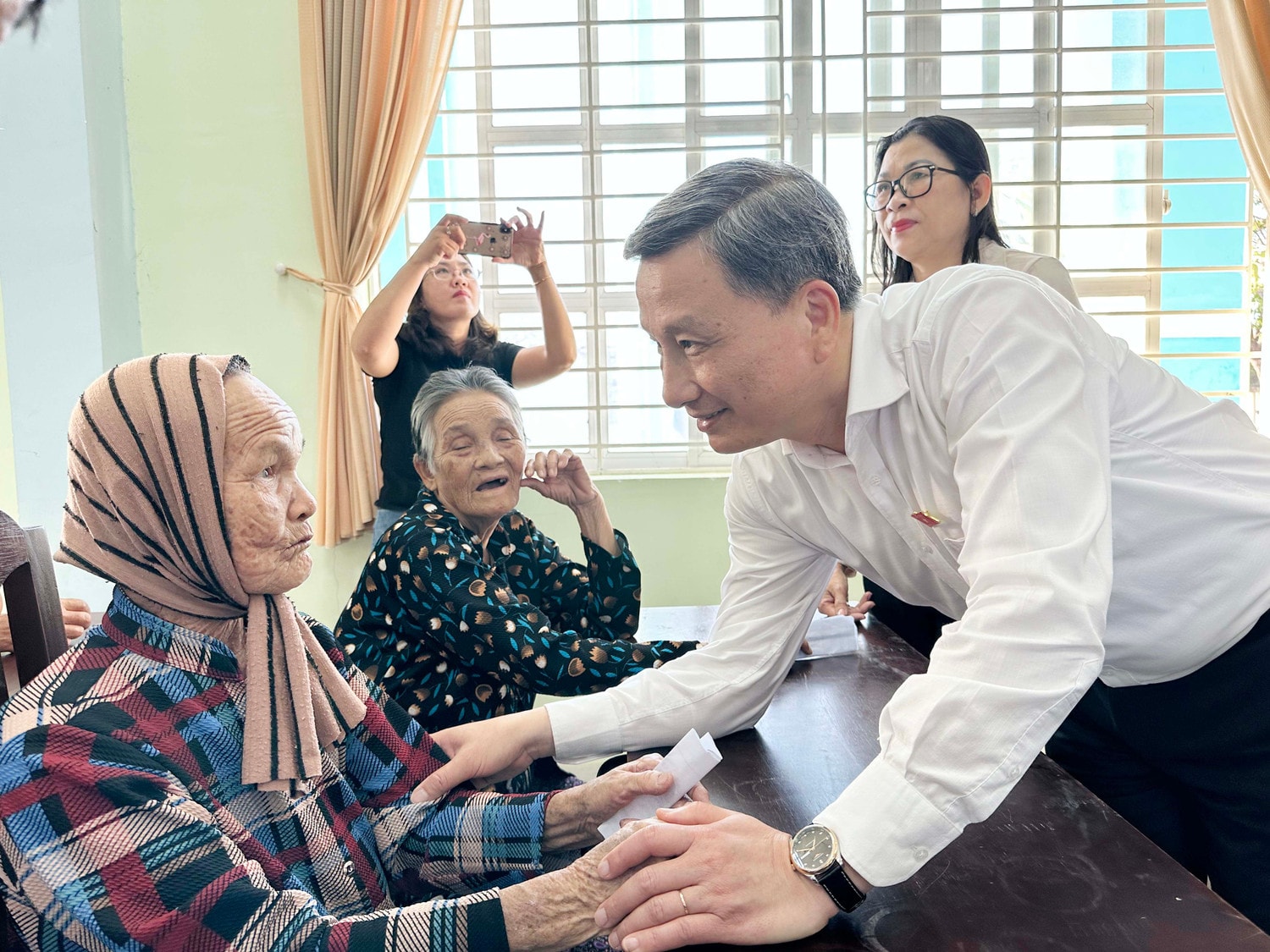 Chủ nhiệm Ủy ban Khoa học Công nghệ và Môi trường Lê Quang Huythăm, chúc Tết tại Bình Thuận -0