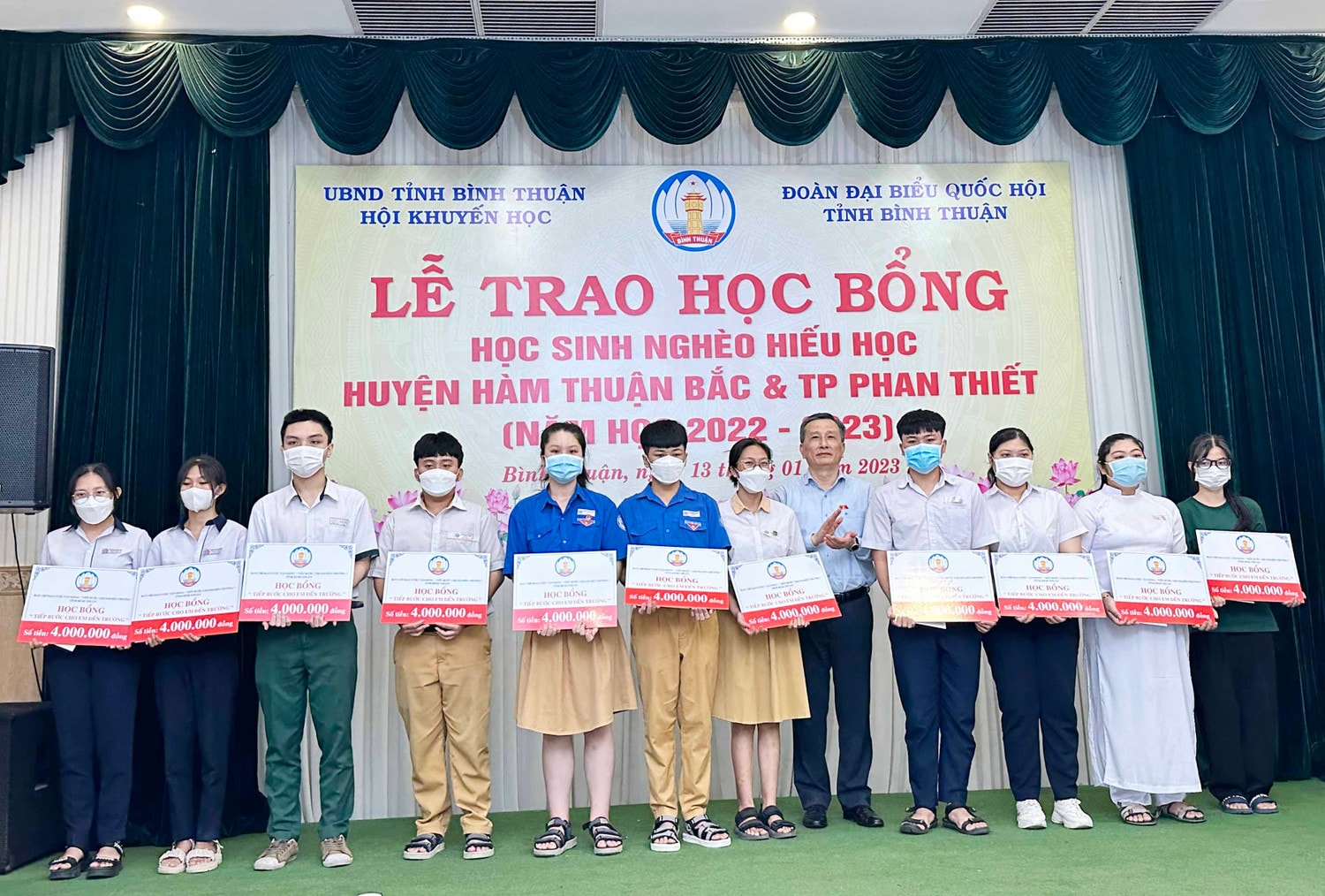 Chủ nhiệm Ủy ban Khoa học Công nghệ và Môi trường Lê Quang Huythăm, chúc Tết tại Bình Thuận -0