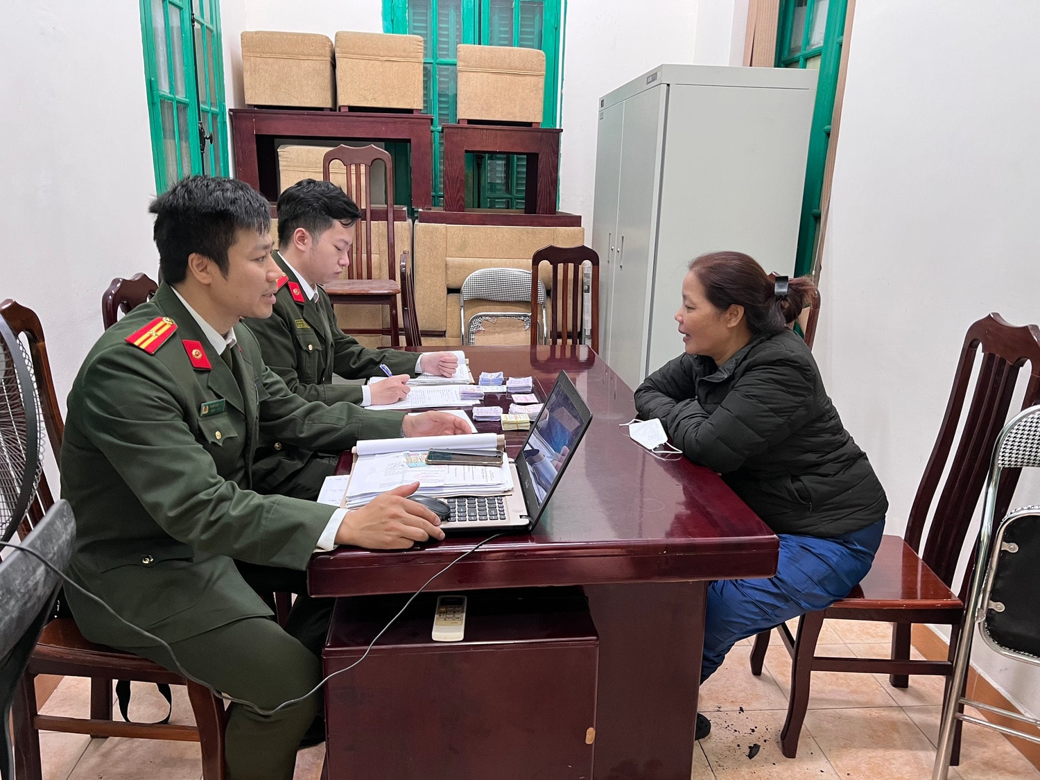 Triệt phá đường dây làm giả vé thu phí đường bộ tại quán photocopy -0