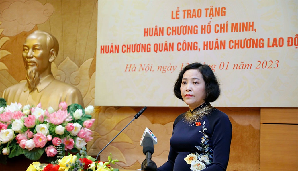 Chủ tịch Quốc hội Vương Đình Huệ trao Huân chương Hồ Chí Minh, Huân chương Quân công tặng lãnh đạo, nguyên lãnh đạo Quốc hội -0