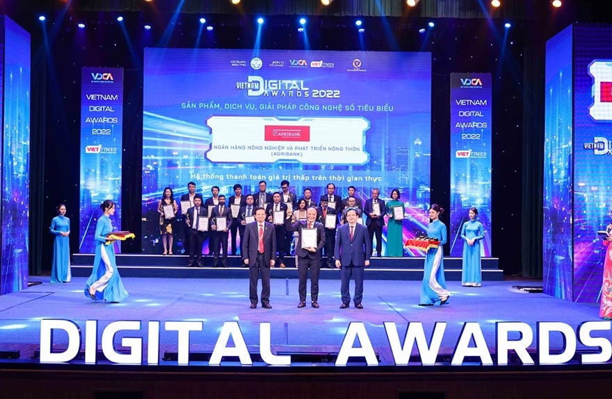 Agribank nhận giải thưởng sản phẩm dịch vụ, giải pháp công nghệ số tiêu biểu năm 2022. (Ảnh: N. Kiên)