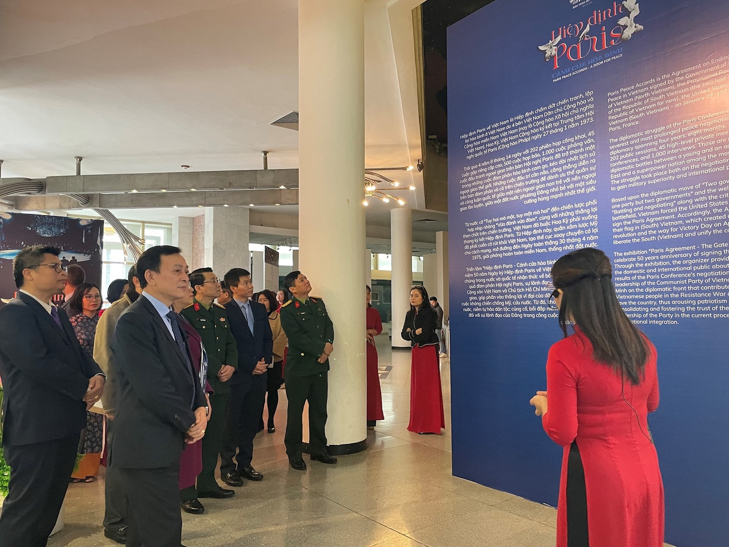 Khai mạc trưng bày “Hiệp định Paris – Cánh cửa hòa bình” -0