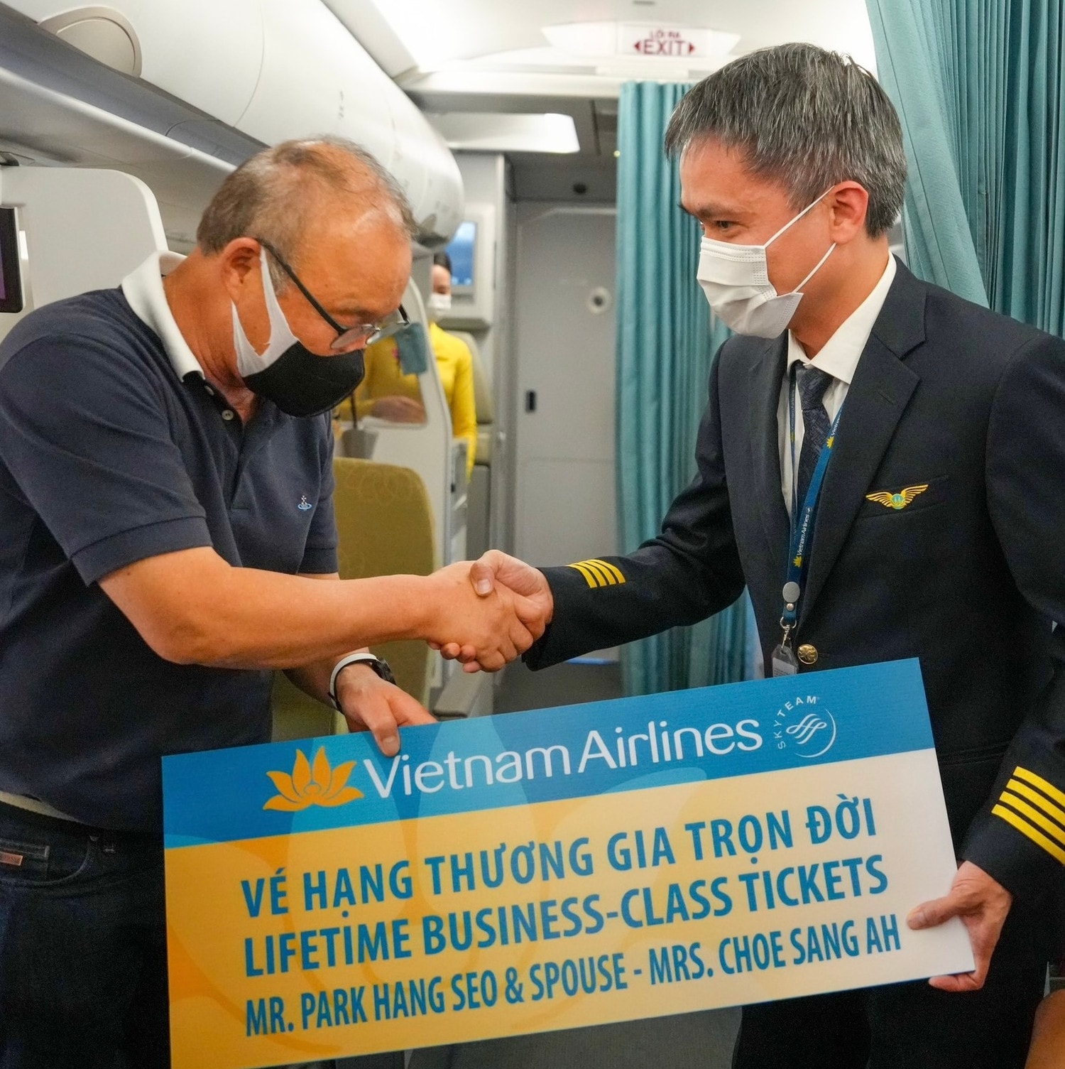 Vietnam Airlines tri ân huấn luyện viên Park vé bay Thương gia trọn đời giữa Hàn Quốc và Việt Nam -0
