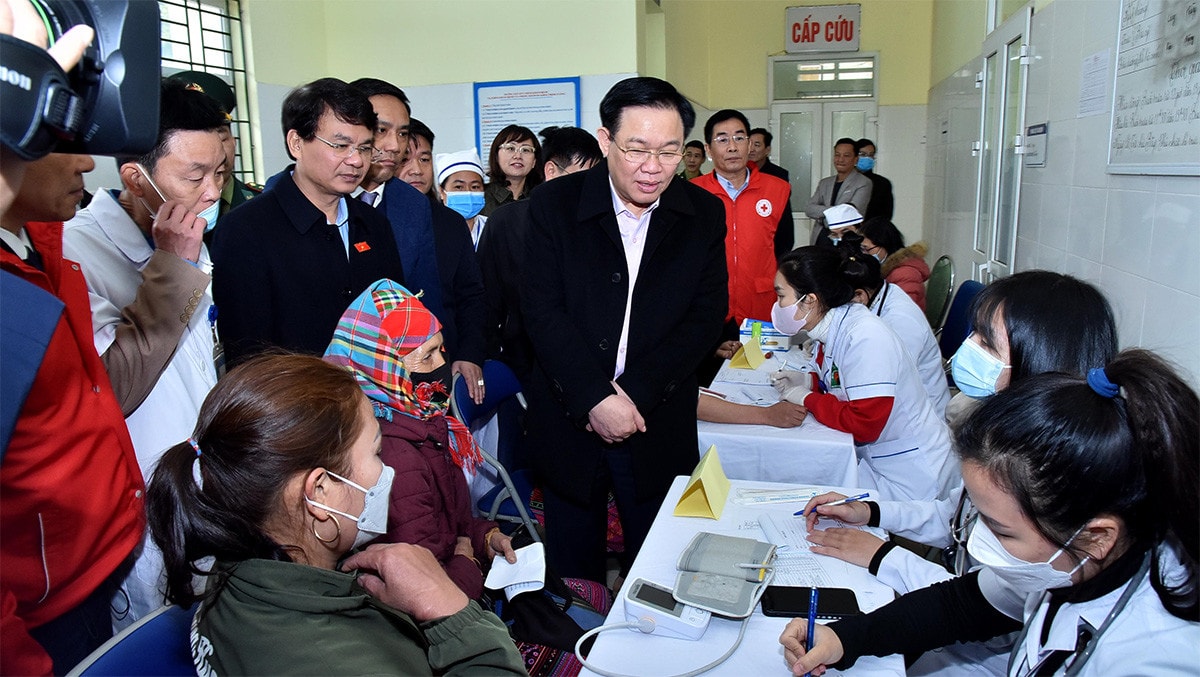 Chủ tịch Quốc hội Vương Đình Huệ thăm, tặng quà Tết gia đình chính sách, hộ nghèo, đồng bào dân tộc tỉnh Lào Cai, Quảng Bình và An Giang -5