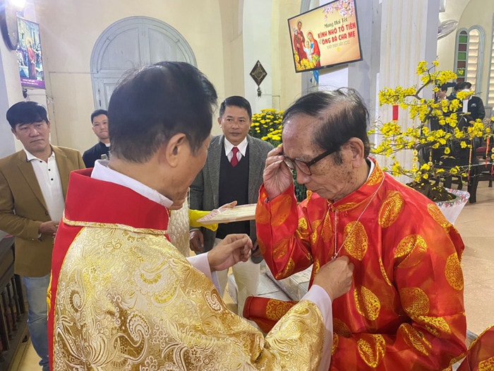 Với người Công giáo, Tết cổ truyền là thời khắc thiêng liêng để giáo dân cầu nguyện cho một năm mới bình an, hạnh phúc - Nguồn: tonggiaophanhue.net