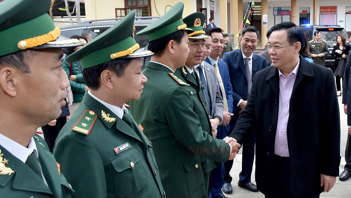 Chủ tịch Quốc hội Vương Đình Huệ thăm, tặng quà Tết gia đình chính sách, hộ nghèo, đồng bào dân tộc tỉnh Lào Cai, Quảng Bình và An Giang -7