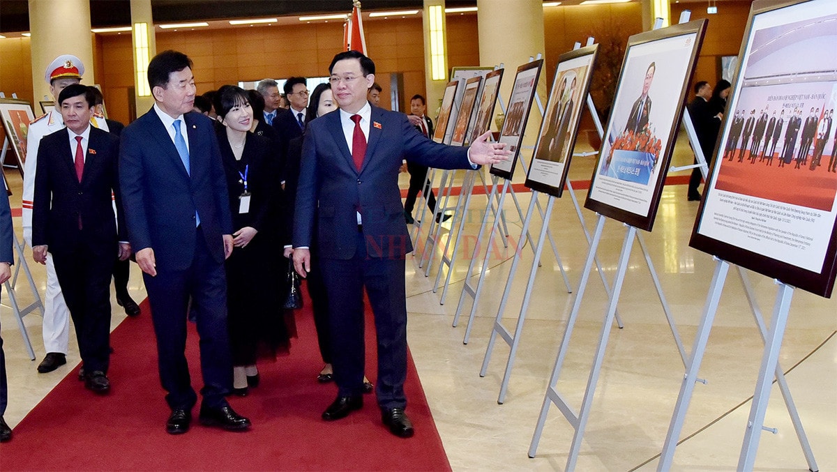 Chủ tịch Quốc hội Vương Đình Huệ đón và hội đàm với Chủ tịch Quốc hội Hàn Quốc -4